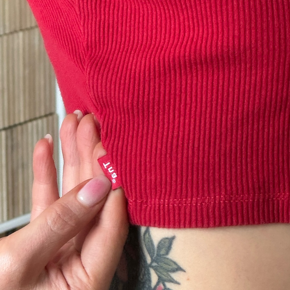 TNA - Red Ribbed Crop Top - Picture 4 of 9